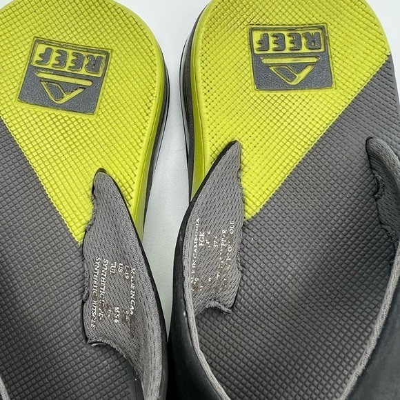 REEF Sandals - size Medium 5/6 - Picture 4 of 13